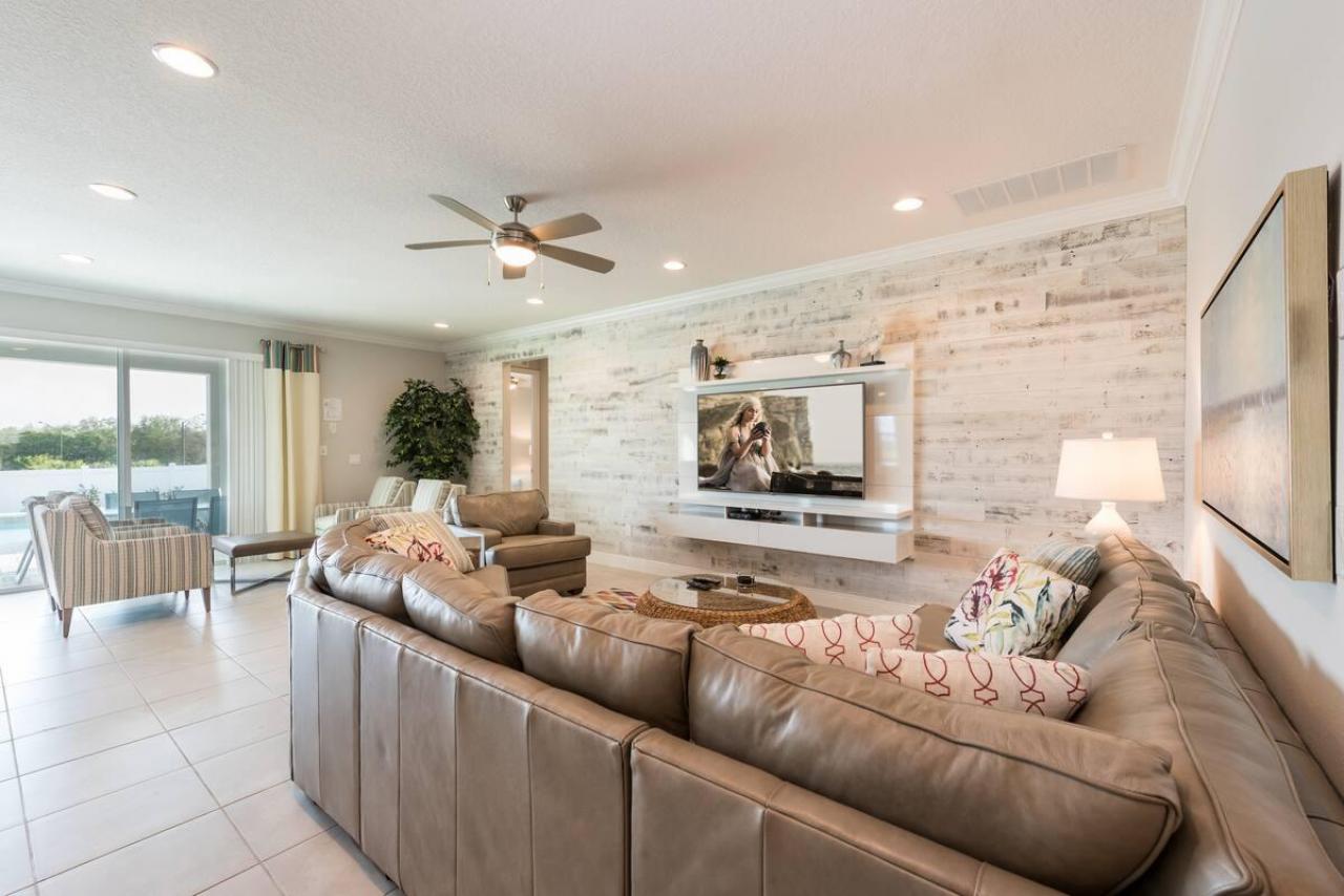 Reunion Resort vs Windsor Hills luxury villa comparison