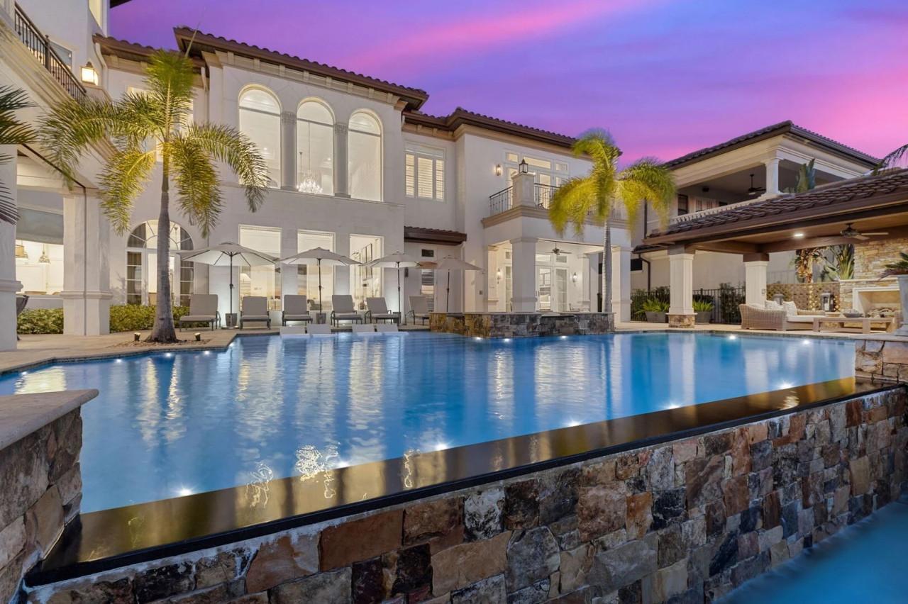 Orlando vacation home suitable for families, couples and groups who value a calmer setting